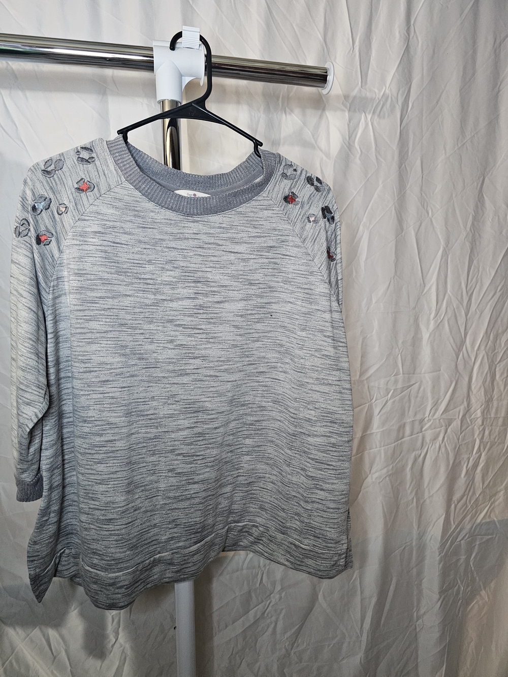 Women's Heather Gray Pullover Sweatshirt with Floral Accent - 0003